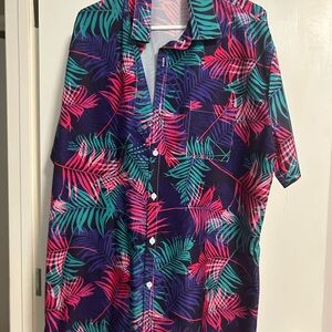 Casual Short-Sleeve Button-Down Shirt in Navy with Pink & Teal Leaf Print